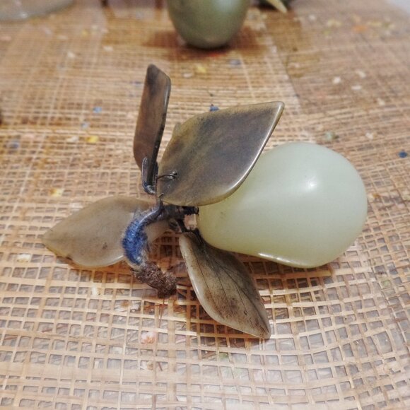 Lot of 5 Chinese Carved Jade Stone Fruit Apples Pear Peach And Grapes Vintage - Picture 9 of 16